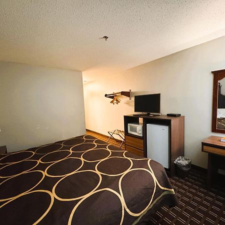 Super 8 By Wyndham Reedsburg Hotel Exterior foto