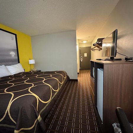 Super 8 By Wyndham Reedsburg Hotel Exterior foto
