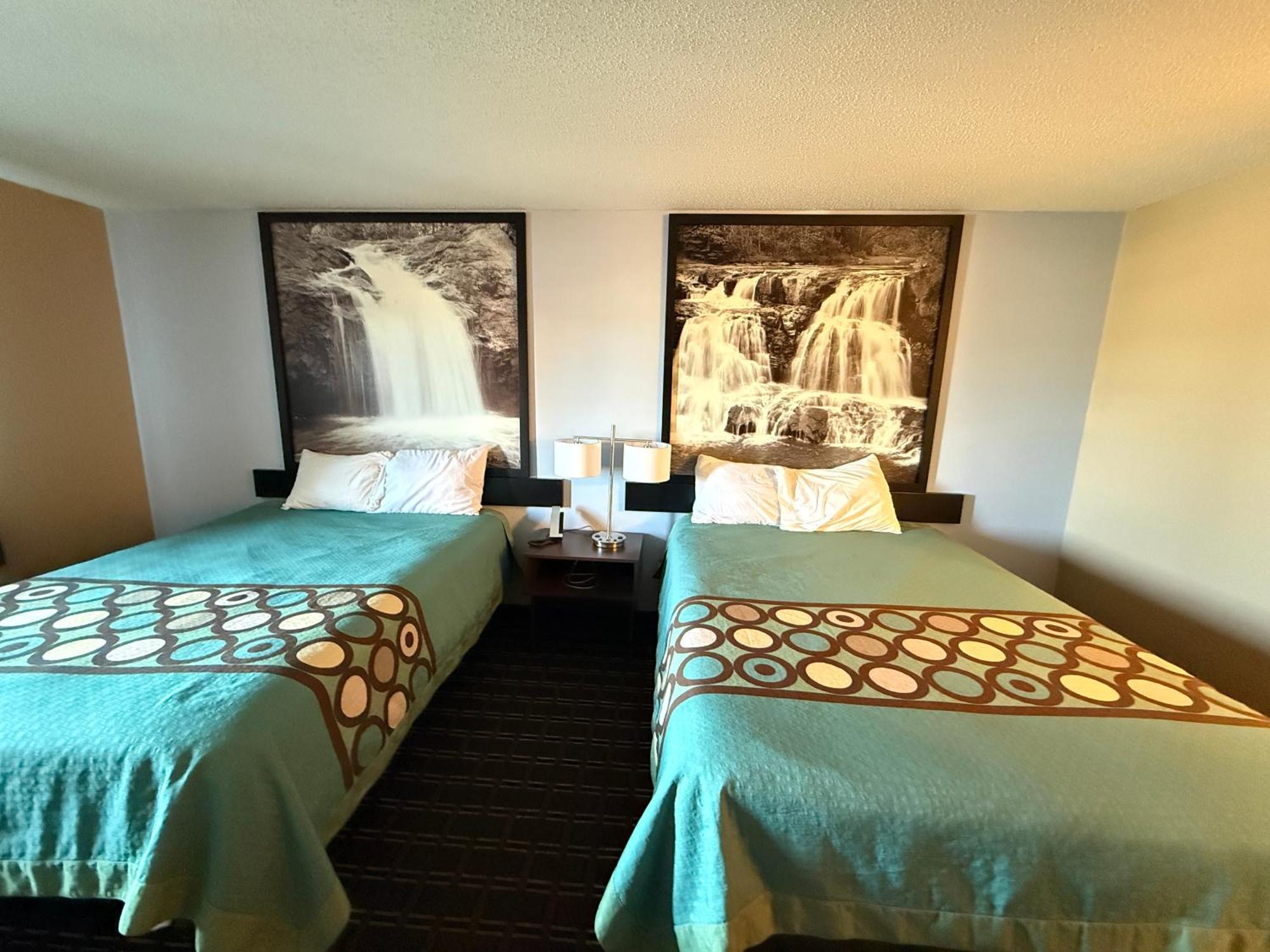 Super 8 By Wyndham Reedsburg Hotel Exterior foto