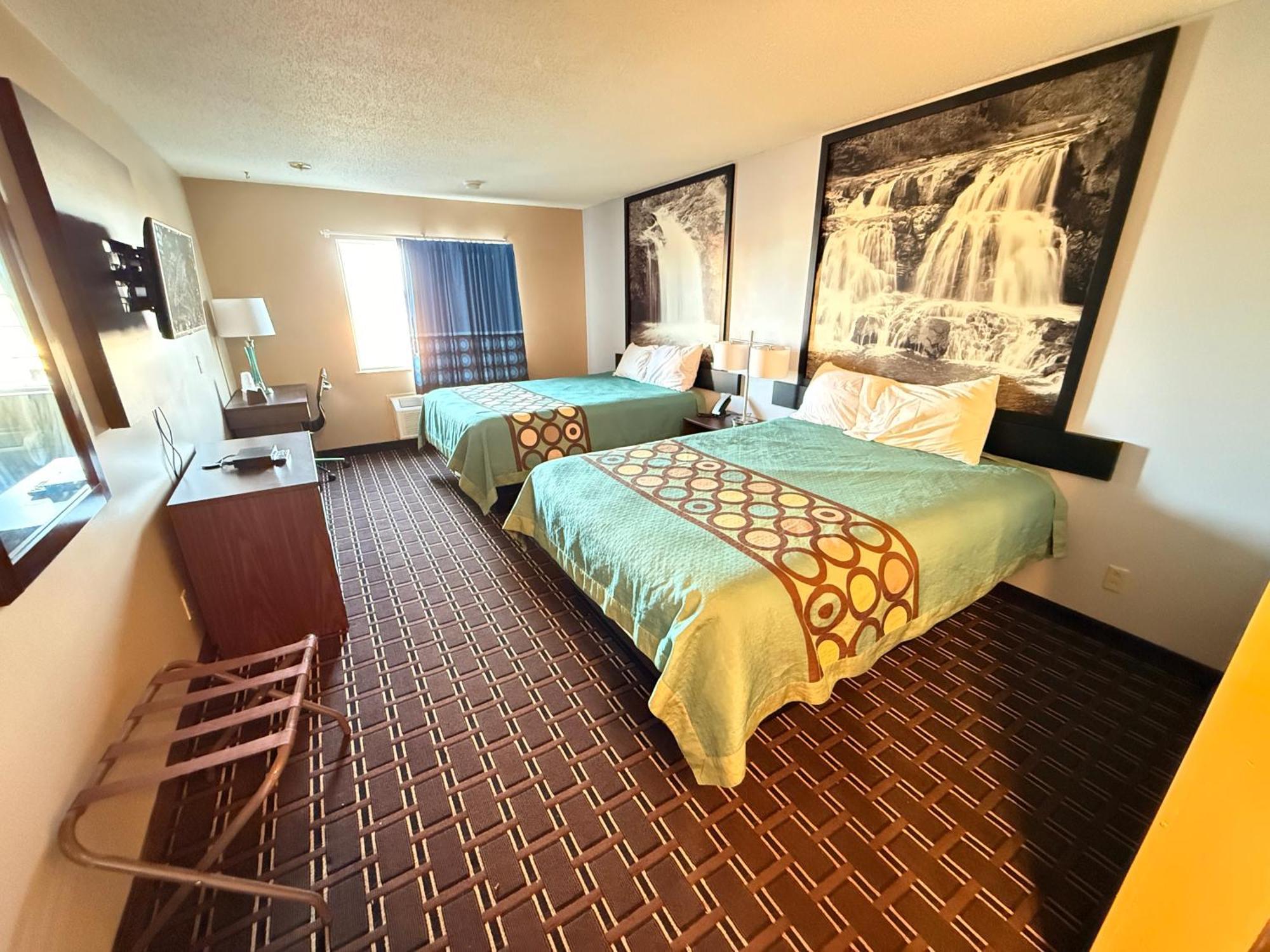 Super 8 By Wyndham Reedsburg Hotel Exterior foto