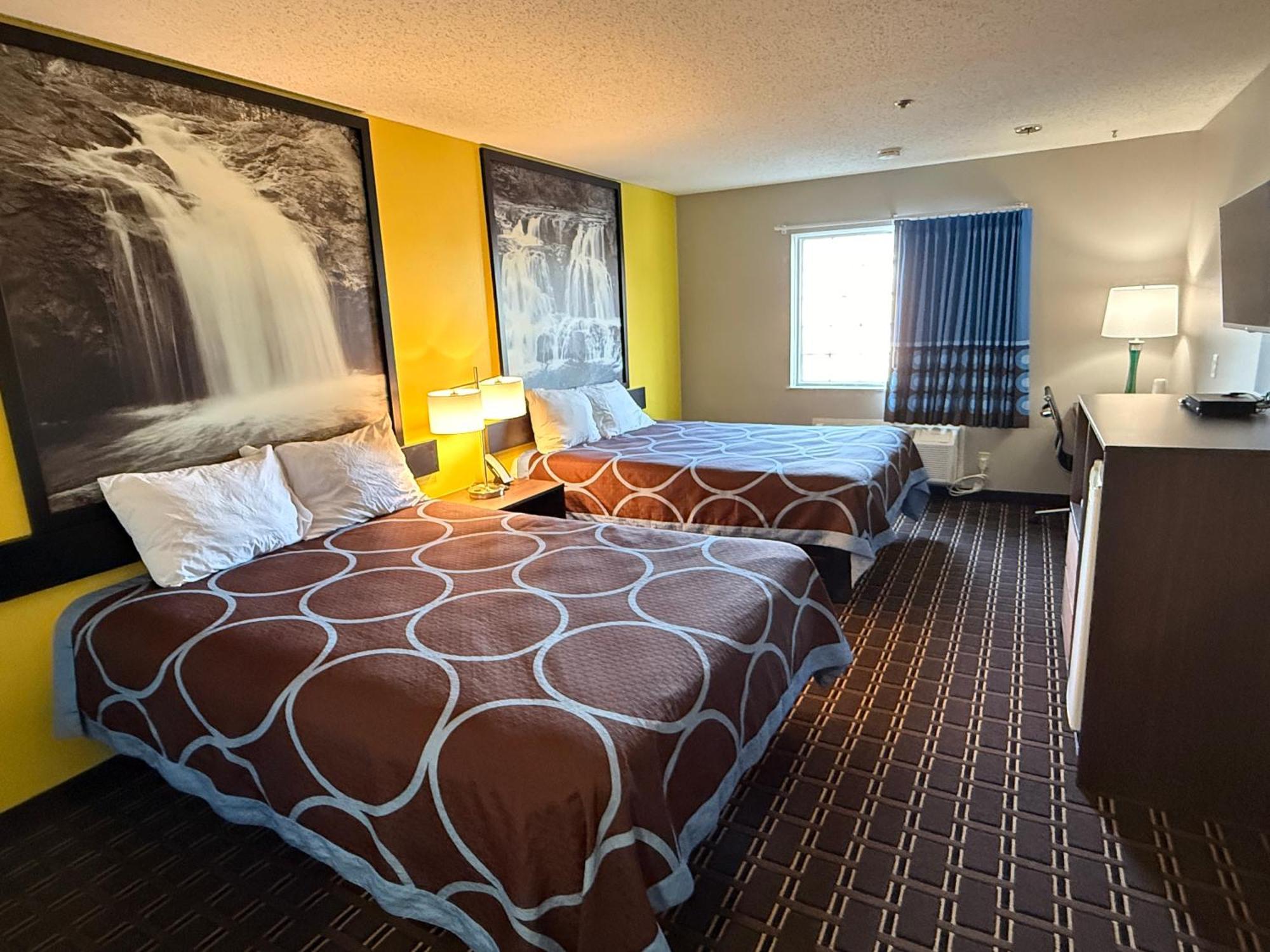 Super 8 By Wyndham Reedsburg Hotel Exterior foto